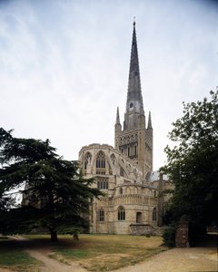 Arte românica: vista da Catedral da Santíssima Trindade, fundada sob a eveque de Norwich Herbert de Losinga de Romanesque