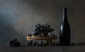 Uvas Ricas - Garrafa Escura de Rong Wei