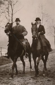HM rei George V. e princesa Mary, 1914. de Rotary Photo