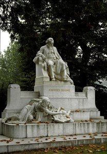 Monumento em homenagem ao compositor alemão Johannes Brahms (1833-1897), dirigido por Rudolf von Weyr (1847-1914). Ressel Park, Viena Áustria de Rudolf von Weyr