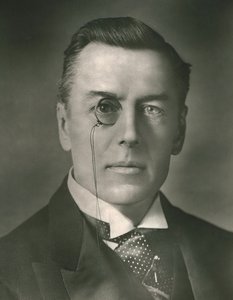 O Honorável Joseph Chamberlain, c1907. de Russell and Sons