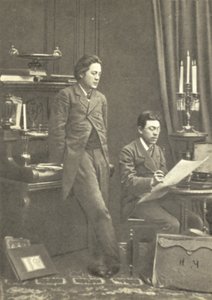 Anton Chekhov (esquerda) com seu irmão Nikolay em Moscou de Russian Photographer