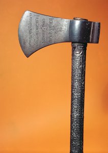 Machado com o qual Pedro, o Grande (1672-1725) lançou a primeira pedra durante a fundação de São Petersburgo em 16 de maio de 1703 (metal)