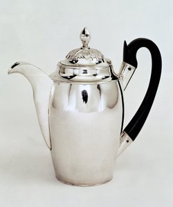 Chocolate pote, Leningrado, 1804 (prata) de Russian School