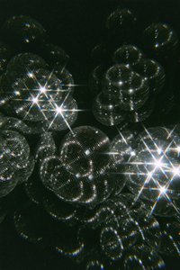 Bolas de discoteca cintilantes de Samantha Hearn