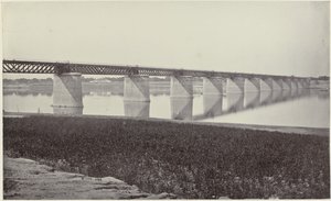 Spoorbrug over de Yamuna bij Allahabad
A ponte ferroviária que atravessa a Jumna (título original)