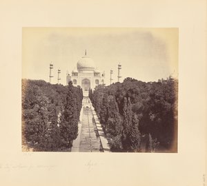 Agra; o Taj e o jardim, vistos do portão de entrada de Samuel Bourne