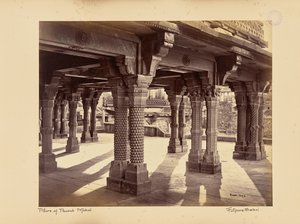 Fatehpur Sikri; pilares esculpidos no Panch Mahal de Samuel Bourne