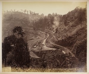 Estação reversível abaixo de Teendaria, Darjeeling,  de 
