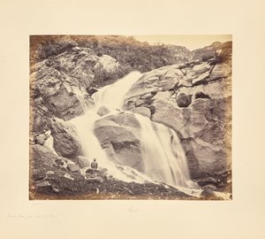 Pequena cascata acima de Prini, Kulu de Samuel Bourne