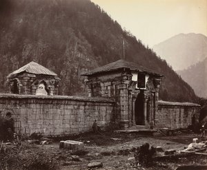 Templo em Naveshera, Caxemira, Índia, 1864. de Samuel Bourne