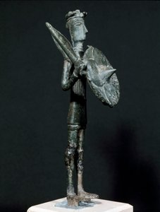Cultura Nuragic (nuraghi) Sardenha: estátua de bronze do guerreiro Teti das montanhas Arcosu. Século VIII-7 AC. Dim. 24 cm Cagliari, Museo Nazionale Archeologico, Sardenha, Itália.
