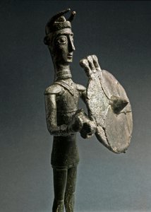 Cultura nuragínica (nuraghi) Sardenha: estatueta de bronze de guerreiro com escudo. Século VIII-7 AC. Museo Nazionale Preistorico Etnografico 
