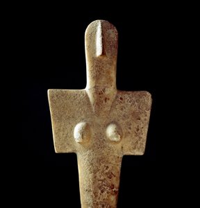 Cultura nuragic (nuraghi) Sardenha: estatueta calcária da deusa mãe, ídolo tipo cicládico, de Senorbi (Região Trexenta) datada do período pré-nurálgico (século XX a.C.) Eneolítico. Dim. 42 cm Cagliari, Museo Nazionale Archeologico, Sardenha, italiano