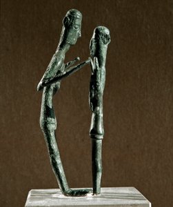 Cultura nuraginesa (nuraghi) Sardo: grupo esculpido de lutadores de bronze. Século VIII-7 AC. Cagliari, Museo Nazionale Archeologico, Sardenha, Itália de Sardinia Nuragic Civilization