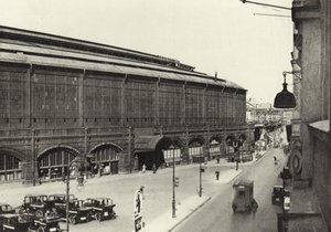 Berlim: Estação Friedrichstrasse; Estação Friedrichstrasse (foto a p/b) de Sasha Stone
