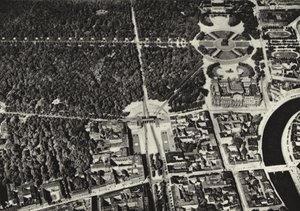 Berlim: Porta de Brandenburg, vista aérea; Porta de Brandenburg vista de um avião (foto a p/b)