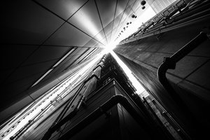 Ascensão à Cidade Geométrica de Satoshi Hata