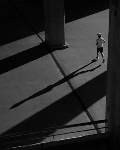 Sombra de um corredor solitário