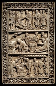 Arte Carolíngia: milagre da Santa Lâmpada, díptico de marfim representando em cima, a ressurreição de uma jovem, no centro um batismo doente, em baixo o batismo de Clóvis I (466-511) na presença da Rainha Clothilde em 25/12/498. Século IX. Ami