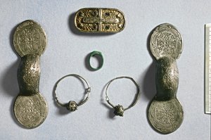 Joalharia de Camon, Amiens, Somme, Carolíngio, séc. 7-10 (prata, bronze dourado)