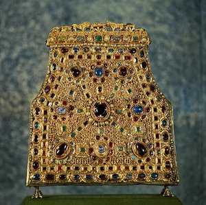 Relicário dos dentes de São João, doado pela Rainha Lombarda Theodelinde de Baviere (Teodolinda, Rainha Lombarda morreu em 627) para a Catedral de Monza. Objecto do século IX. Arte carolíngia. Monza, Museo e Tesoro del Duomo (Musee et tresor de la cathedra