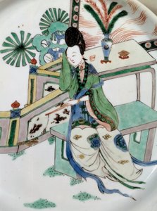 Arte chinesa: a dama se rebobina em um banco. Pintura em porcelana do século XVIII. Paris, Museu Guimet, Museu Nacional de Arte Asiática de School Chinese