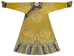 Robe Qiu Xiangse&39;Dragon &39;bordado, Longpao, início do século 18 (seda) de School Chinese