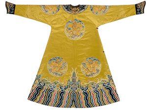 Robe Qiu Xiangse&39;Dragon &39;bordado, Longpao, início do século 18 (seda) de School Chinese