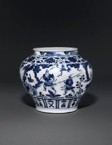 Frasco azul e branco excepcionalmente raro e importante, Dinastia Guan Yuan, meados do século 14 (cerâmica) (ver também 469089 a 469093) de School Chinese