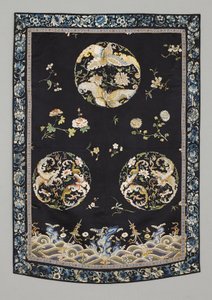 Pendurado, c.1750-1800 (Seda com bordado (ponto cetim), natural
e corantes sintéticos) de School Chinese