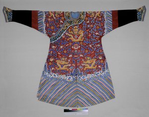 Túnica Imperial, final do século XIX (Seda com bordado (ponto de cetim,
ponto de cetim invasor, ponto de costura rachado, reto
ponto, nó chinês, sofá, contorno, postura
trabalho, botoeira)) de School Chinese