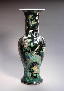 Grande Família Noire Yen Vase, período Kangxi (1662-1722) (porcelana) (ver 272192) de School Chinese