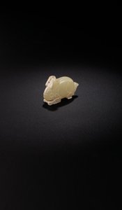Pingente em forma de coelho, final da dinastia Zhou ocidental do início de Shang de School Chinese