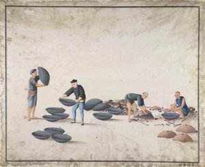 "Tirar o molde e tirar a boa panela de fundo redondo", fabricando ferro fundido na China, c.1820 (aguarela sobre papel) de School Chinese