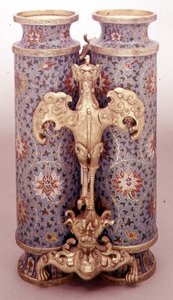 Vaso, Dinastia Ming (esmalte cloisonne sobre cobre dourado) de School Chinese