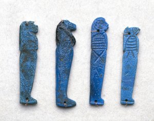 Amuleto de um Filho de Hórus, período greco-romano, 332 AC-395 DC (faiança azul) de School Egyptian