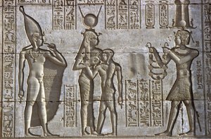 Antigo Egito, Pintura mural/escultura, Ísis amamenta o jovem faraó na presença da criança divina Ihy, enquanto o faraó faz uma oferenda, Templo de Hathor, Dendera (foto) de School Egyptian