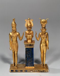 Antiquidade egípcia: Tríade Osiriana em nome de Osorkon (Osíris rodeado por Ísis e Horus. Pingente de ouro e lápis lazúli (lápis lazúli). 22ª dinastia, período baixo. Paris, Museu do Louvre.