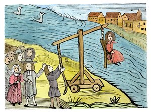 Mulher num banco de pato, Acusada de Bruxaria, ilustração de uma colecção de livros de capítulos sobre esoterica (xilogravura) (coloração posterior) de School English