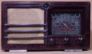 Receptor de rádio Sonora CR2 com 5 válvulas de School French