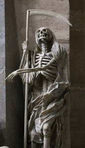 Detalhe de um túmulo (mármore) de School German