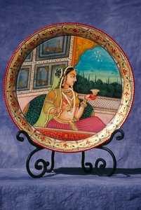 Pintura em miniatura sobre marfim, Senhora a saborear uma bebida de School Indian