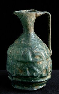 Pequena ânfora de vidro com inscrições. Século IX-10 do Iraque. Dim. 8,9 cm Paris, Musee du Louvre