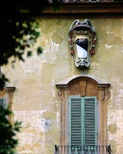 Detalhe da fachada sul da Villa la Pietra (foto) de School Italian