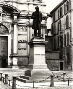 Monumento a Alessandro Manzoni (1785-1873) (bronze) (foto a p/b) de School Italian