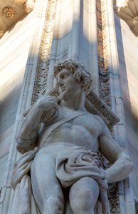 Telamon da fachada da catedral de Milão, Lombardia, Itália, Detalhe de School Italian