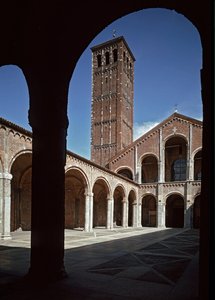 Vista da Basílica de Santo Ambrósio em Milão, 379-387 (Basílica de Santo Ambrósio em Milão) (Basílica Sant
