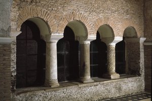 Vista do claustro da igreja de São Vicente e São Antasto a abadia das três fontes (Tre-Fontane) (Chiesa dei Santi Vincenzo e Anastasio alle Tre Fontane) (Vista do claustro da igreja de São Vicente e Anastasio, abbazia delle T de School Italian