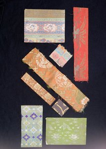 Fragmentos de tecido usados em faixas de obi, quimonos, sem fantasias e fantasias Kesa para sacerdotes de Japanese School